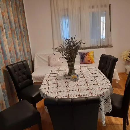 Apartment Jelly